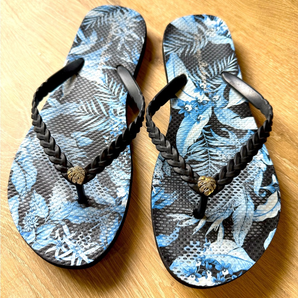COPY - Tommy Bahama gently used women’s flip flops.  Braided straps, silver lea…